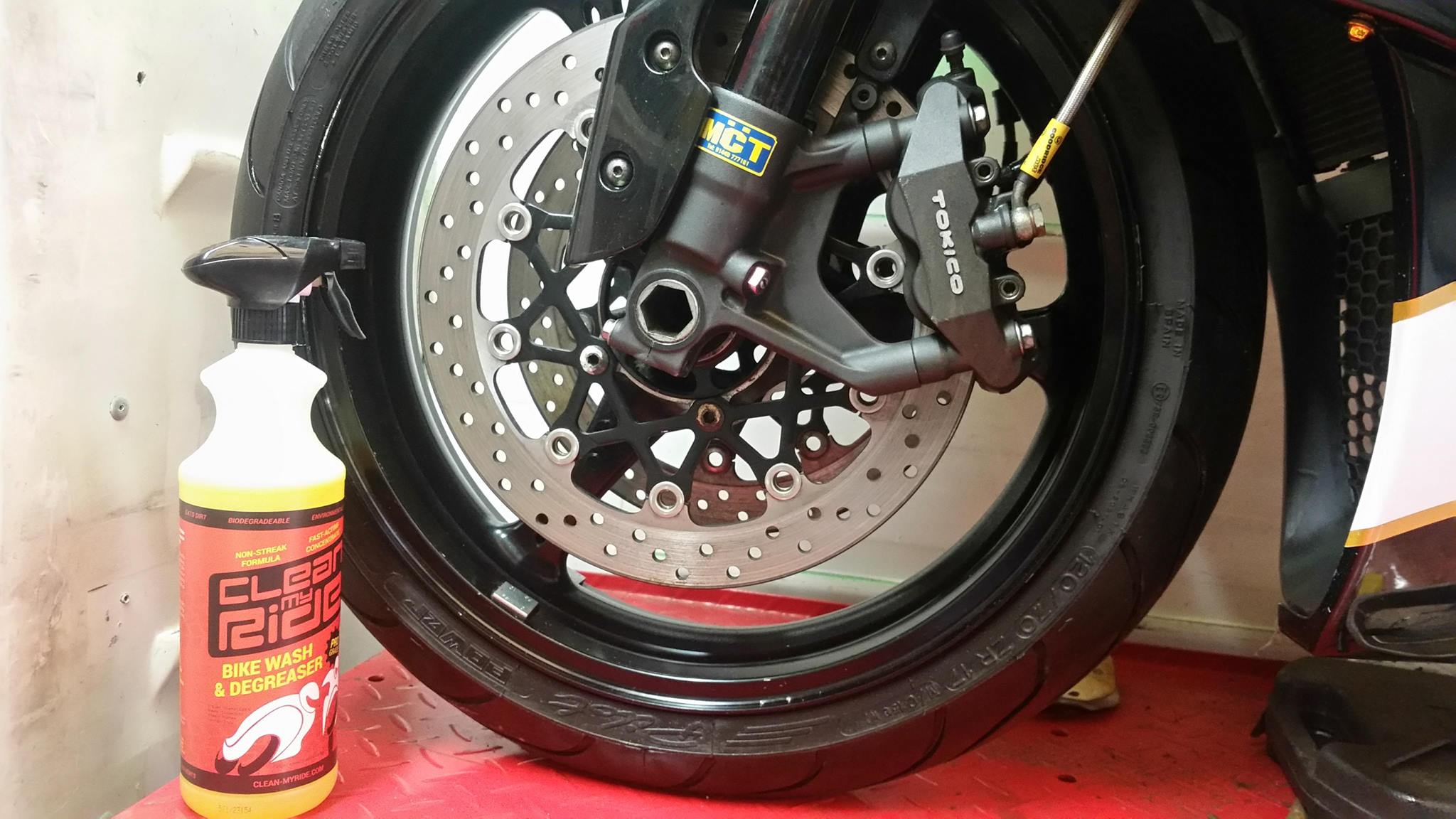 Clean MyRide combined bikewash degreaser is safe on all surfaces. Perfect for cleaning swingarms, paintwork, wheels, plastics including aluminium. It's non-caustic, non-streak, environmentally friendly and biodegradable.