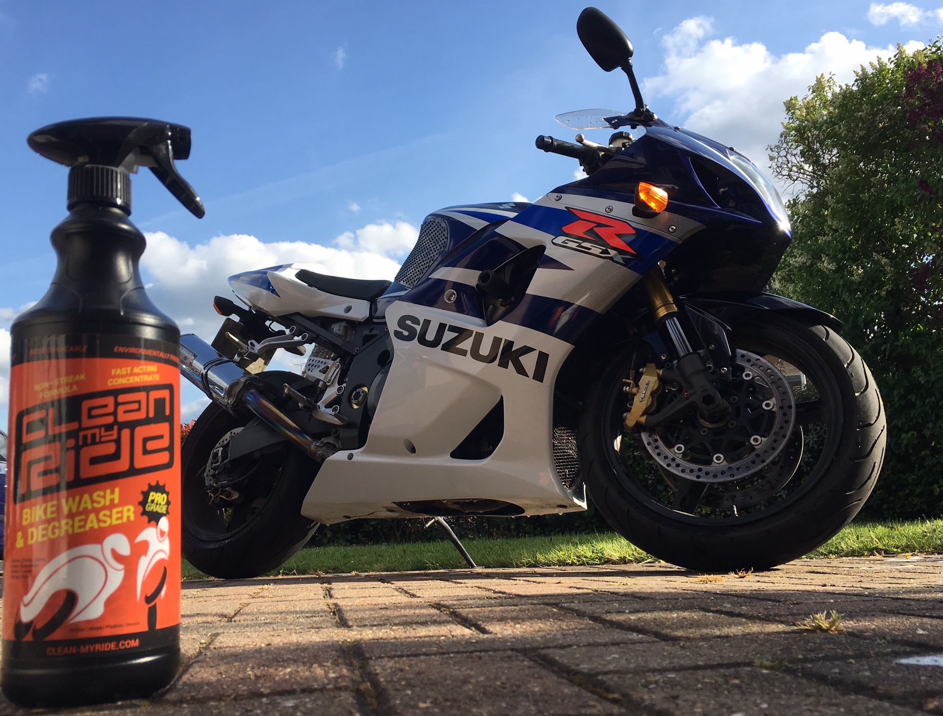 Clean MyRide combined bikewash degreaser is ideal for cleaning motorcycles, cars, karts, vans, boats even UPVC window frames, mountain bikes, road cycles, MTBs etc. It's safe on all surfaces, non-caustic, non-streak, environmentally friendly and biodegradable.